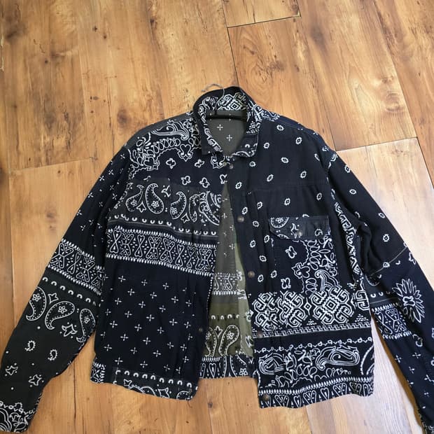 캐피탈 자켓 판매합니다 