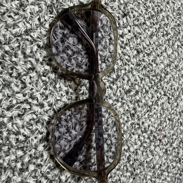 벤시몽 뿔테 그레이클리어 색상 MIN 모델 선글라스 새상품 판매해요!