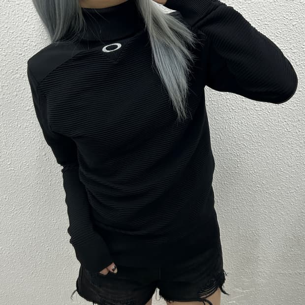 오클리 블랙 플리츠 폴라 슬리브 M