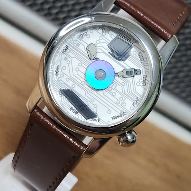 # 프랑스 디자이너 브랜드 노미아 쿼츠 시계 급처