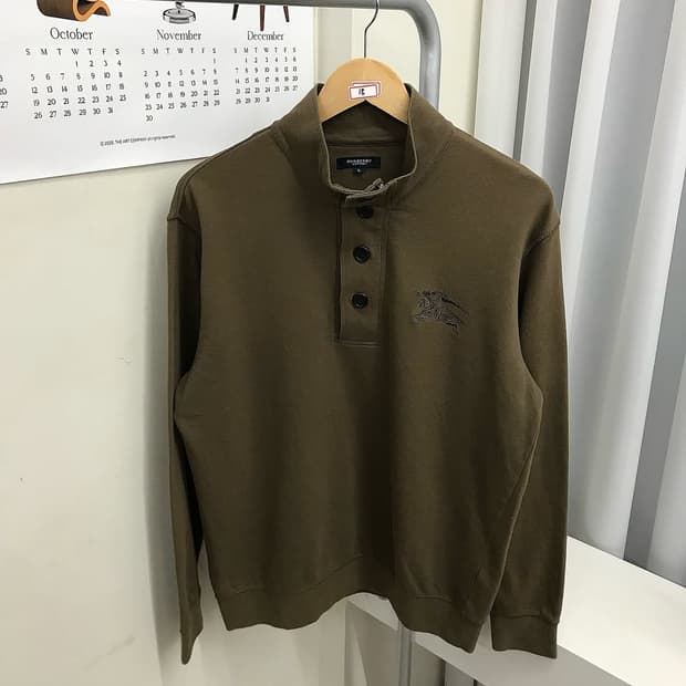 버버리 빅로고 헨리넥 긴팔티 맨투맨