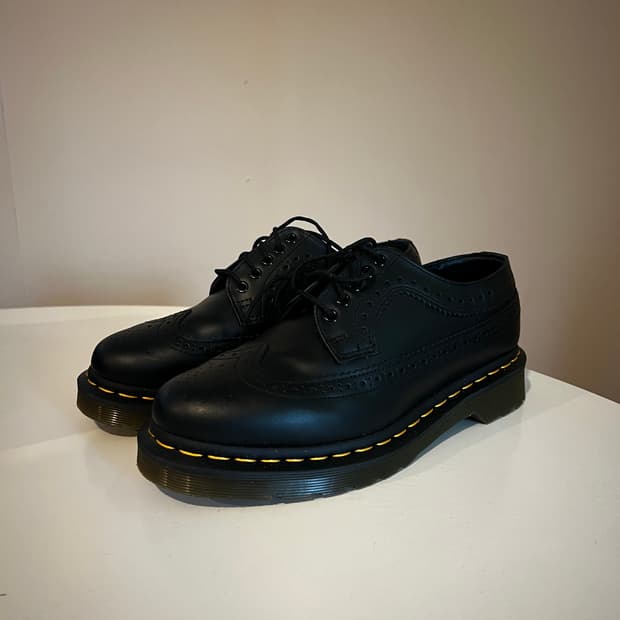 닥터마틴 윙팁 브로그인 블랙 스무스 