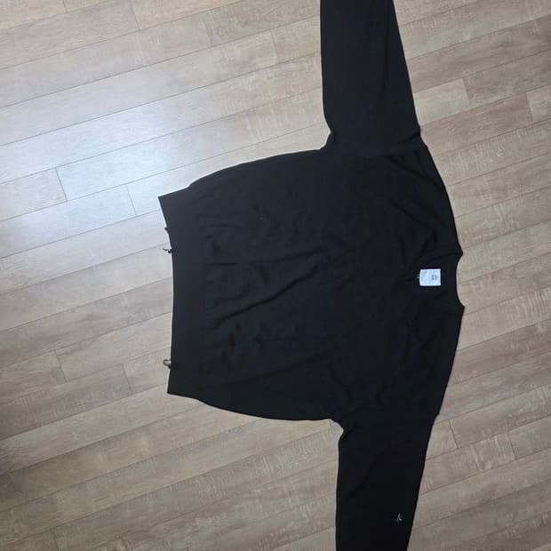 폴리테루 데미지드 브이넥 니트 블랙 4사이즈