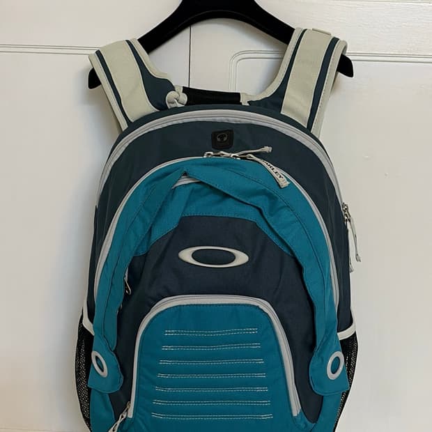 2000s okaley icon backpack 정품