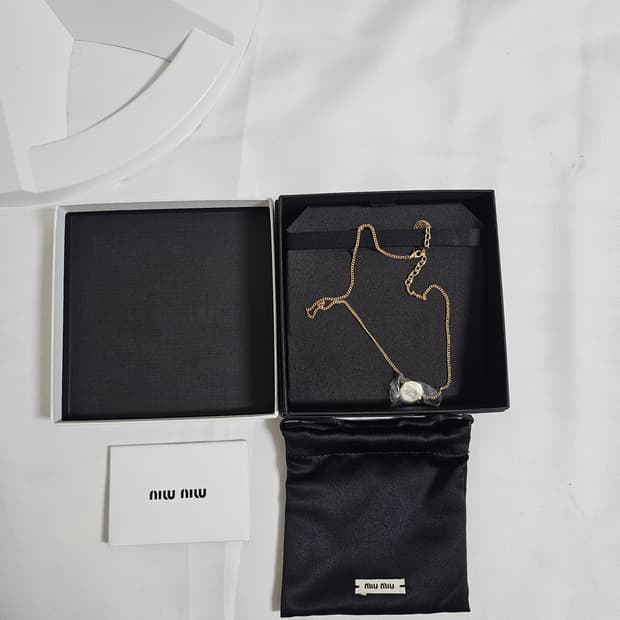 (새상품)미우미우 신형 목걸이 새상품