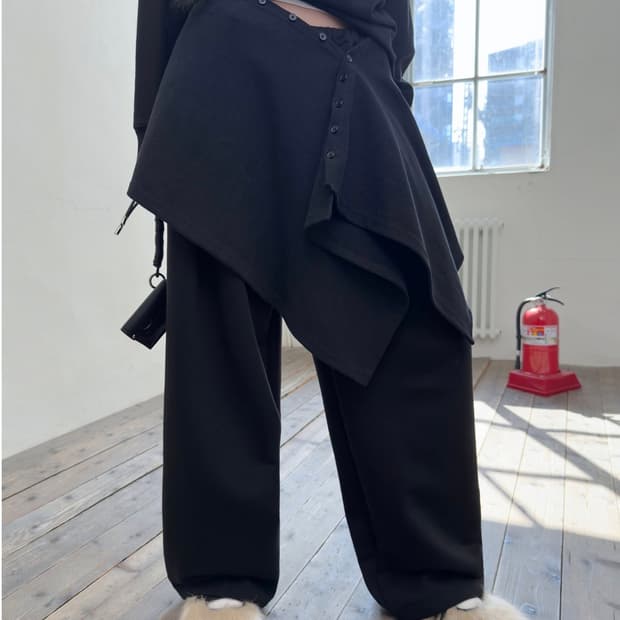 LAYERED BUTTON WRAP SHORT SKIRT-BLACK