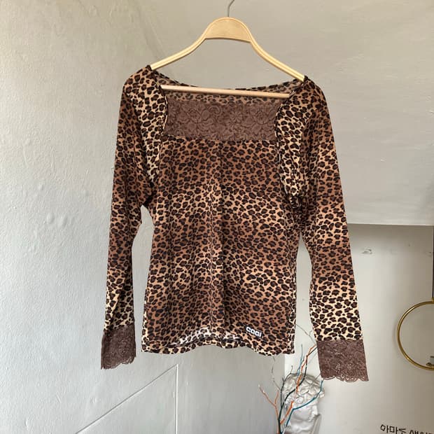 호피 스퀘어넥 레이스 베이직 탑