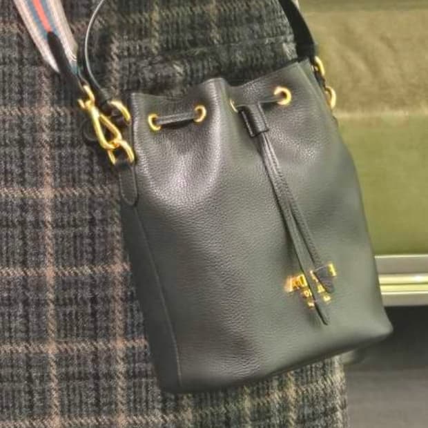 PRADA 가죽 버킷백