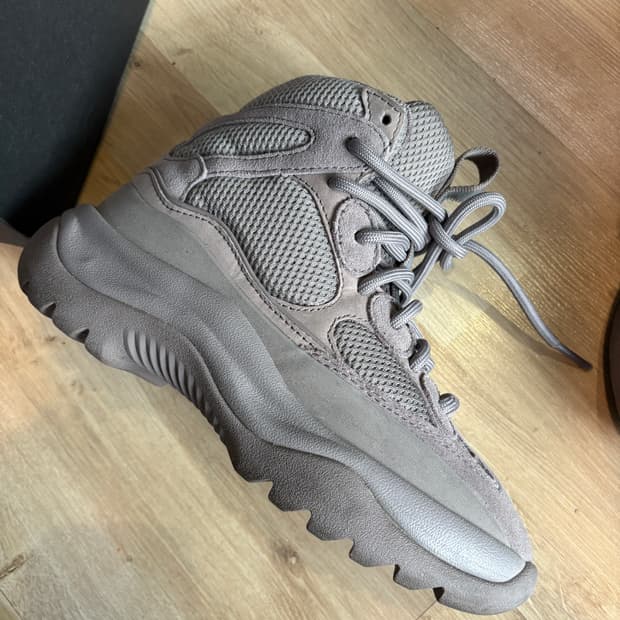 Yeezy Desert Boot 240