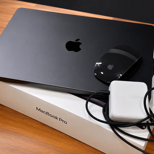 맥북 프로 14인치 M4 스페이스 블랙 16GB / 512GB + 매직마