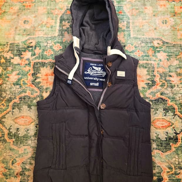 슈퍼드라이(Superdry) 아카데미 질레 다운후드조끼