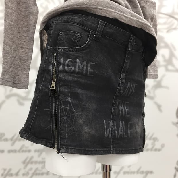 P2K side zip lettering skirt