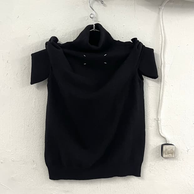 마틴 마르지엘라 2008FW 컬렉션 아카이브 파워 숄더 폴라 니트