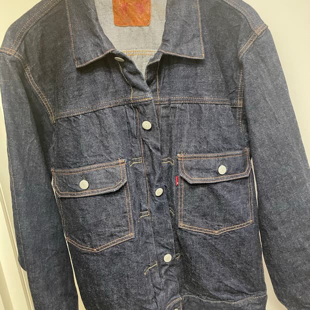 풀카운트 2102 래드탭 42사이즈 판매합니다.