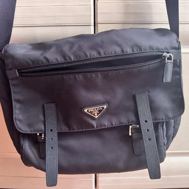 프라다 투버클 포코노 테수토 나일론 메신져 크로스백 