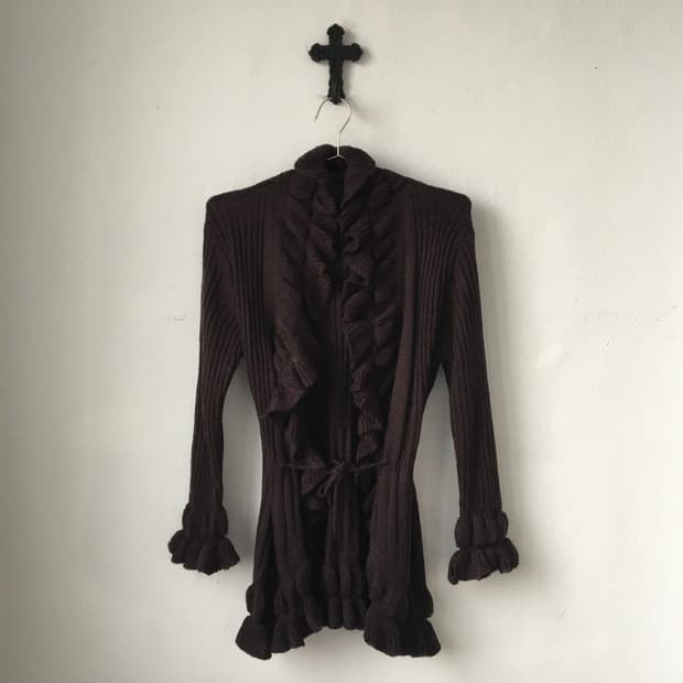 Ruffle point knit cardigan