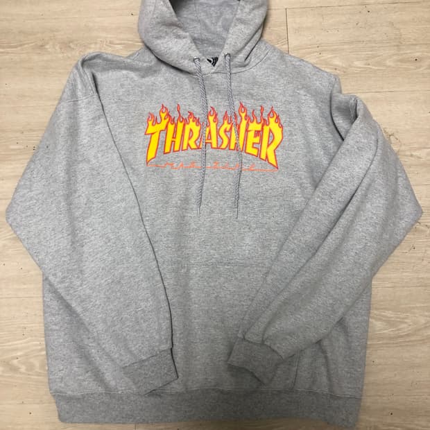 트래셔 빅로고 후드티 XL 105 사이즈