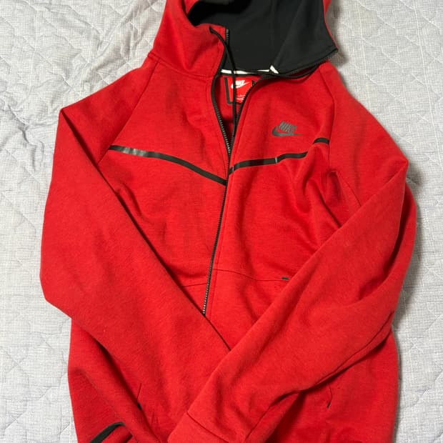 나이키 테크팩 레드