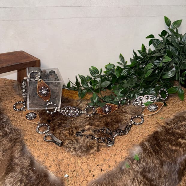 Brown oriental charm cubic chain belt