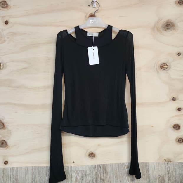 451) OVUETTE 컷아웃 긴팔 티셔츠