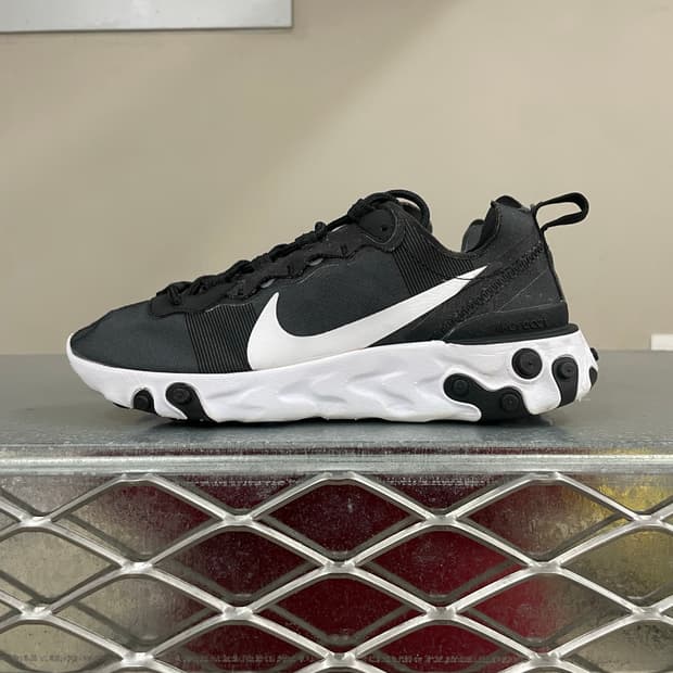 나이키 리액트 엘리먼트 55 235