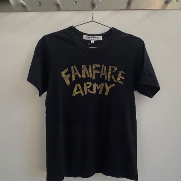 꼼데가르송 팡파레 아미 티셔츠
