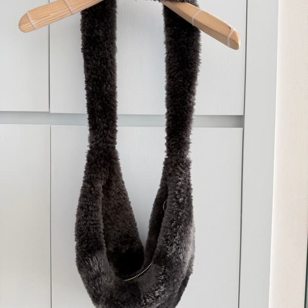 리얼 양퍼 레더 호보 크로스백