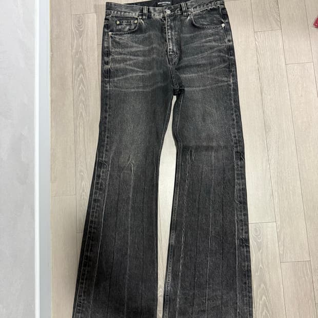 발렌시아가 디스트레스드 플레어 데님