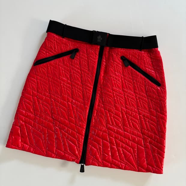 Moncler 몽클레르 레드 퀄팅 미니 스커트