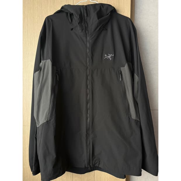 [L] 아크테릭스 바람막이 세라투스 자켓
