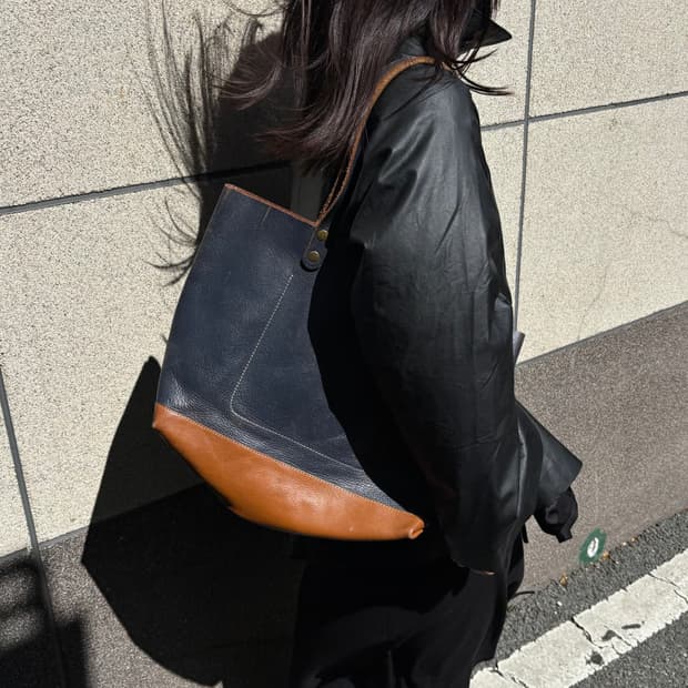 vtg cowhide tone tote bag