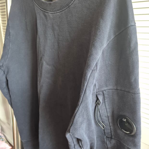 CP 컴퍼니 네이비 맨투맨