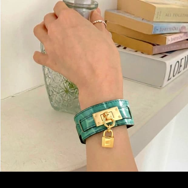 [Archive] THE HEE: Emerald Croco Bangle
