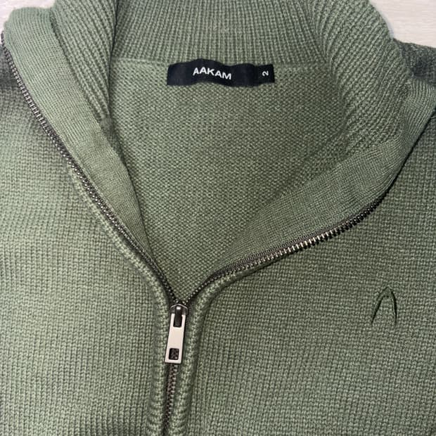 아캄 니트집업 2 사이즈 판매합니다