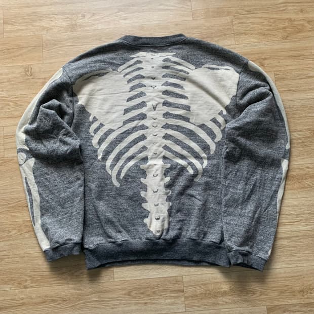 [3] 캐피탈 본 맨투맨 판매