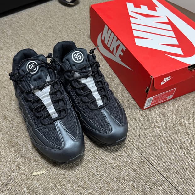 나이키 에어맥스95 빅버블 블랙 유니버시티 골드 270