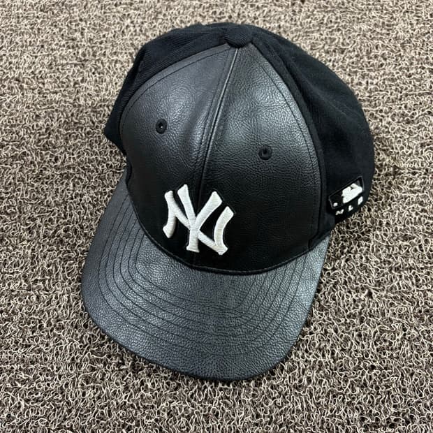 MLB 뉴욕 양키스 레더 볼캡