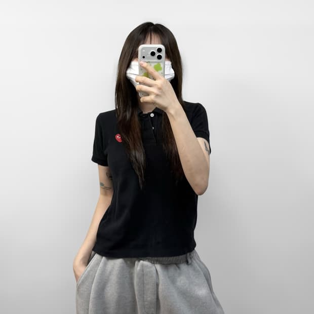 꼼데가르송 하트 와펜 카라티 블랙