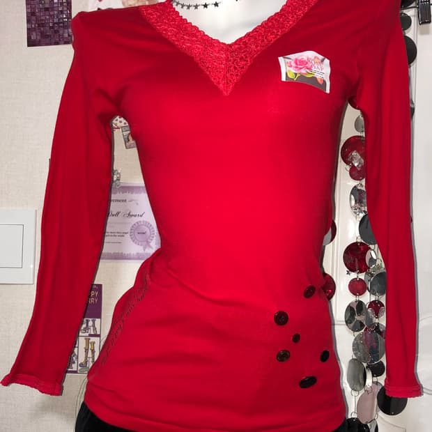 red rose lettering top