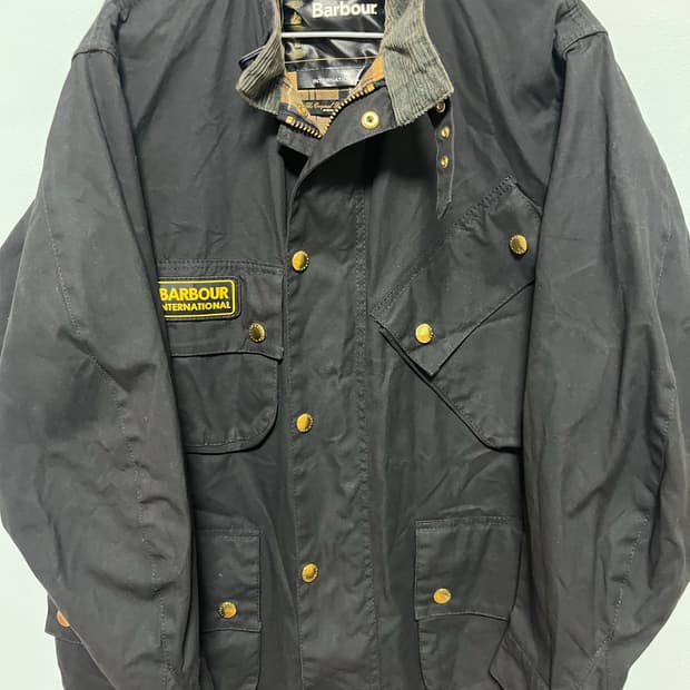 바버 인터내셔널 블랙 왁스 자켓