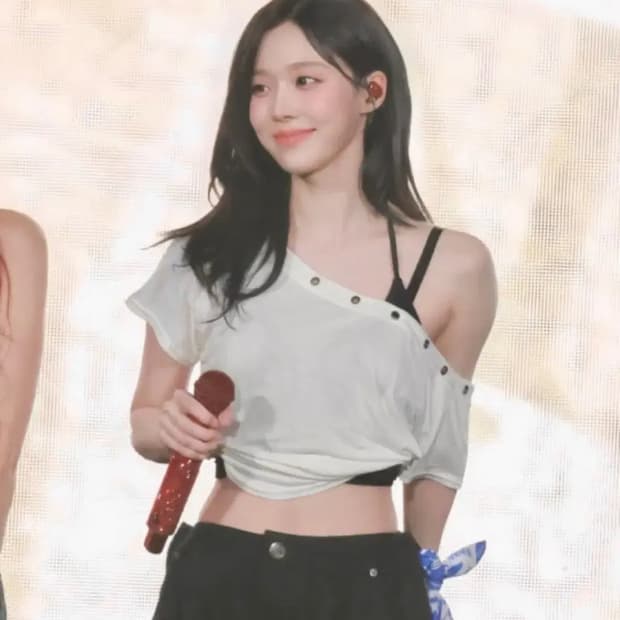 플리즈노팔로우 해리 버튼 셔링 탑 윈터 손민수 에스파 대학축제