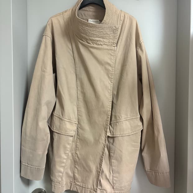 Pure DKNY 사선 하이넥 자켓