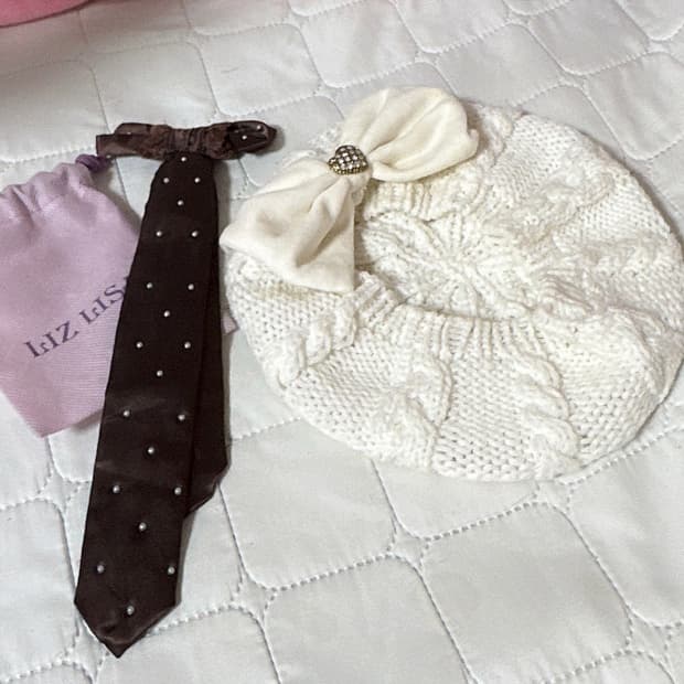 고전 리즈리사 넥타이브로치 + 리즈리사 아이보리 왕리본 베레모