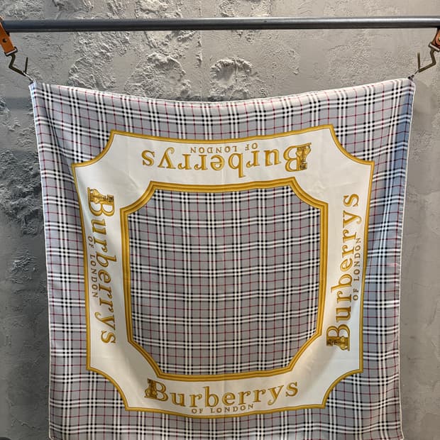 버버리 Burberrys 오브 런던 클래식 노바 체크 실크 스카프 90