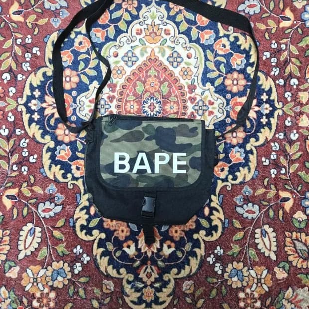 BAPE 베이프 카모 크로스백 / 메신저백 (잡지부록)