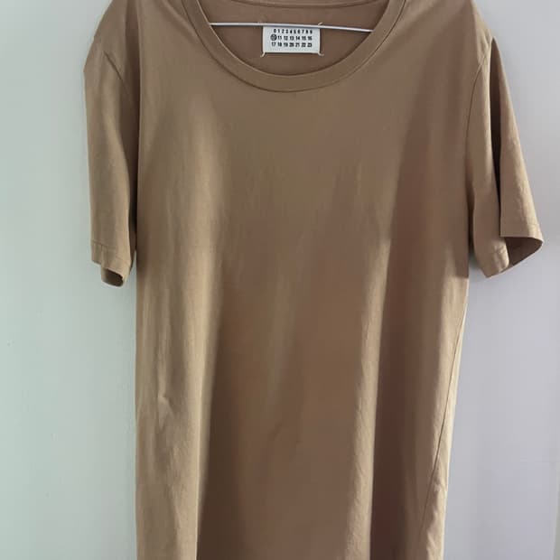 마르지엘라 카멜 티셔츠