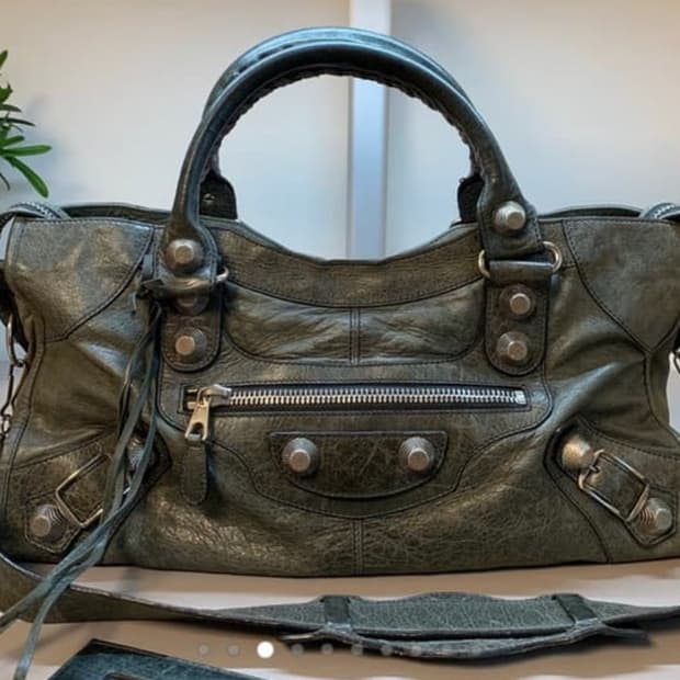 발렌시아가 모터백 라지 스톤 그레이