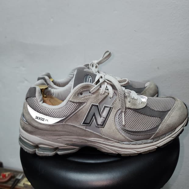 뉴발란스 2002R 그레이 운동화