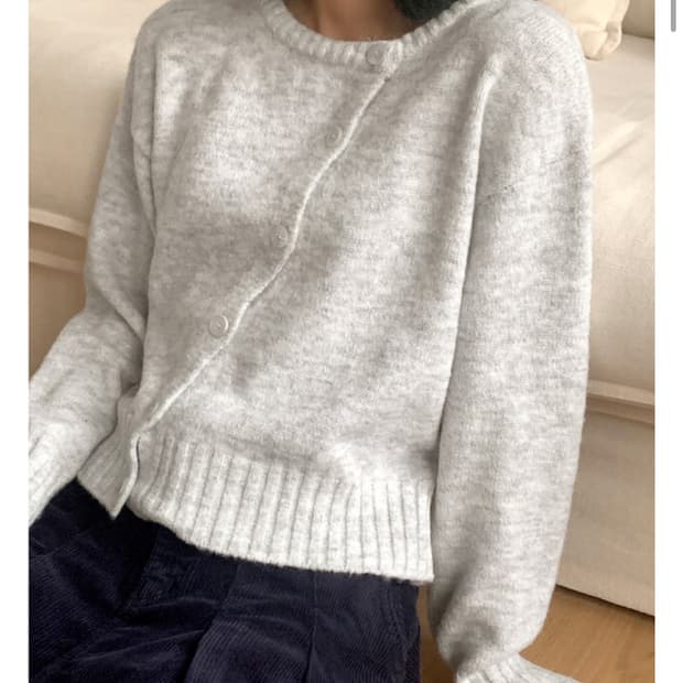 원더원더 -다엘 사선 단추 보카시 니트 긴팔 가디건