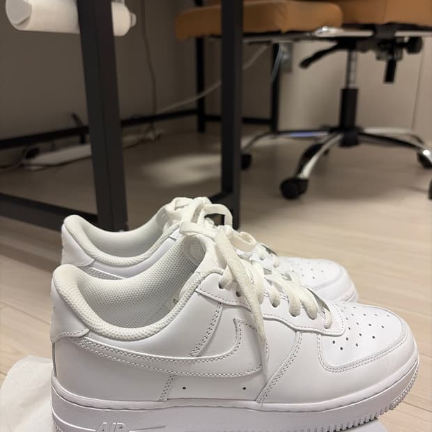 나이키 에어포스 1 07 로우 화이트 245사이즈